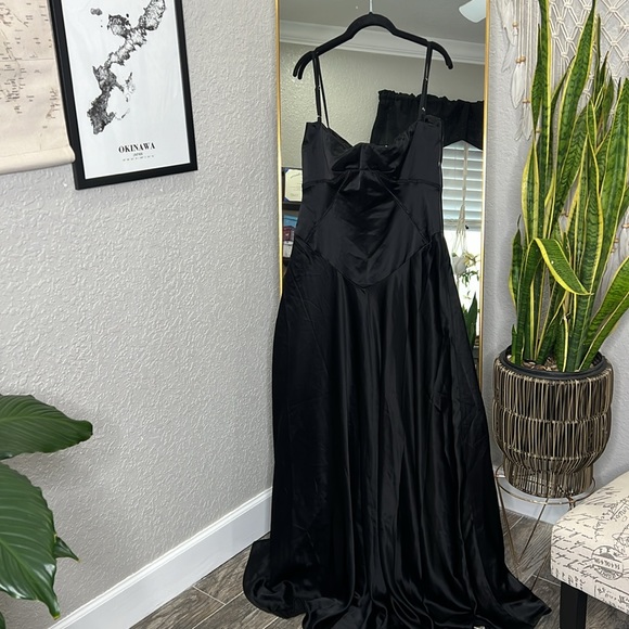 HOUSE OF CB 'Anabella' Black Lace Up Maxi Dress NWT - Picture 12 of 12